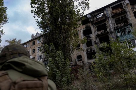 Rusia thotë se forcat e saj po përparojnë drejt qytetit kyç në Ukrainë