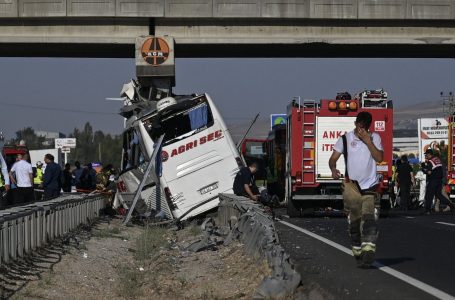 Përplaset një autobus në Ankara, 9 të vdekur dhe 26 të plagosur