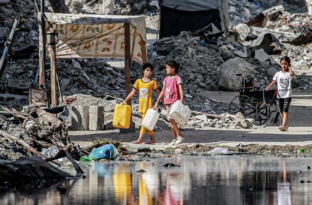 Sëmundjet përhapen në Gaza pasi ujërat e zeza kontaminojnë kampet dhe bregdetin