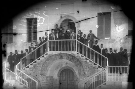 “Vëllezërit Kodheli dhe Kolë Idromeno”, së shpejti ekspozita, në Muzeun “Marubi”