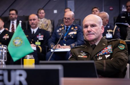 Komandanti i NATO-s kritikon përgjigjen e Putinit