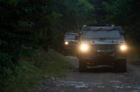KFOR-i patrullime përgjatë vijës kufitare administrative në Istog