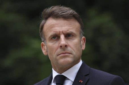 Macron mbledh liderët e partive franceze për bisedimet që synojnë formimin e një qeverie