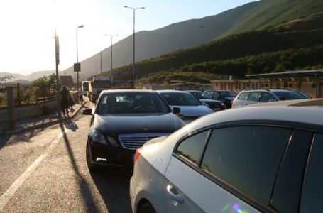 Mbi 60 mijë kosovarë drejt Shqipërisë brenda 24 orëve
