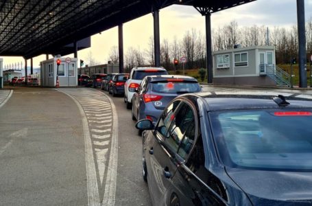Rreth një orë pritje për të dalë nga Kosova përmes Merdares