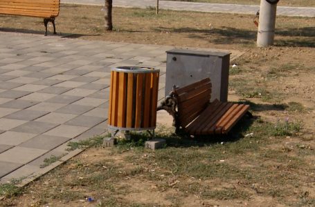 Vazhdon dëmtimi i hapësirave publike, komuna apelon për kujdes