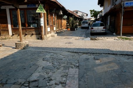 Një pjesë e rrugës në Çarshinë e Madhe, në gjendje aspak të mirë