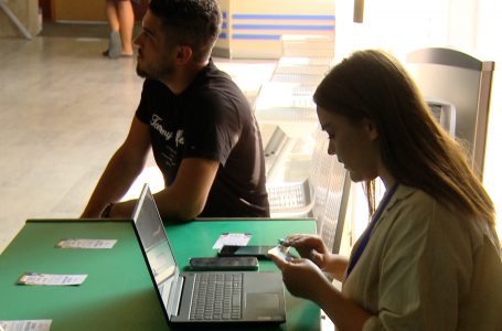 Vazhdon procesi i regjistrimit të popullsisë në objektin e komunës së Gjakovës