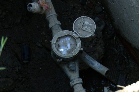 Banorët e fshatit Ramoc pa ujë e kanalizim