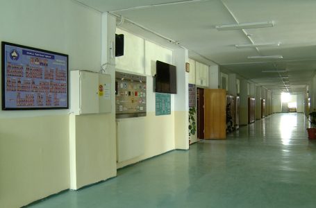 Në disa shkolla mbyllet afati i dytë i regjistrimit e në disa të tjera vazhdon