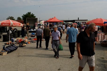 Rënie e numrit të blerësve në tregun e Gjakovës