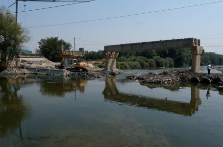 Punimet në urën e Rogovës së Hasit, banorët thonë se kanë zgjatur shumë