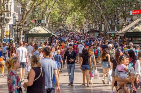 Turizmi masiv, Barcelona synon të ndalojë shtëpitë me qira