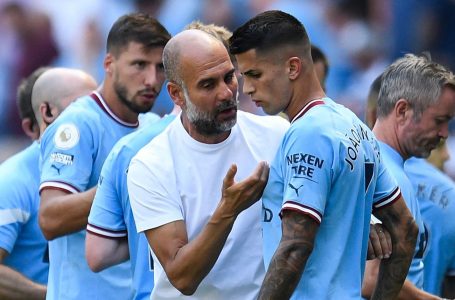 Guardiola lë të hapur derën për një largim eventual të Joao Cancelo