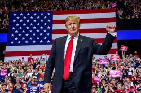 Trump bën fushatë në Miçigan, ndërsa demokratët e vënë në shënjestër për problemet e tij ligjore