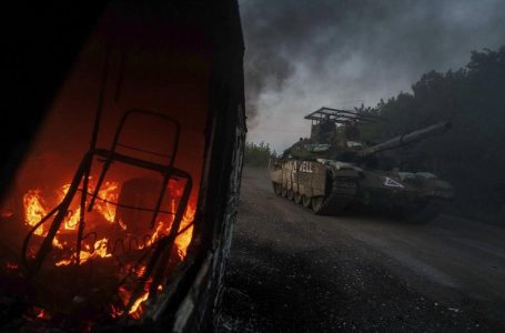 Rusia evakuon mijëra njerëz të tjerë ndërsa Ukraina pretendon se ka avancuar
