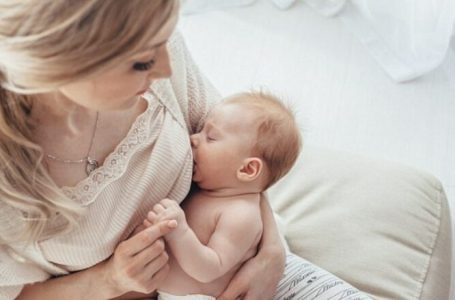 Përfundon java e të ushqyerit me qumësht gjiri