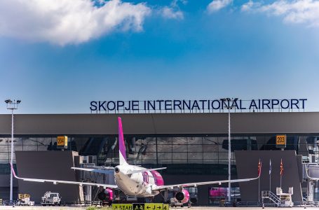 Aeroporti i Shkupit reagon sërish: Punëtori nuk tentoi t’ia marrë telefonin presidentes, kontrolli në skaner është i detyrueshëm