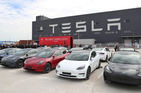 Shitjet e Tesla-s bien globalisht, por kërkesat rriten në Ukrainë
