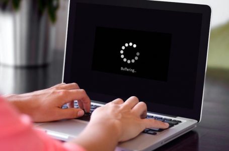 Pakistani fajëson përdoruesit për internetin e ngadaltë