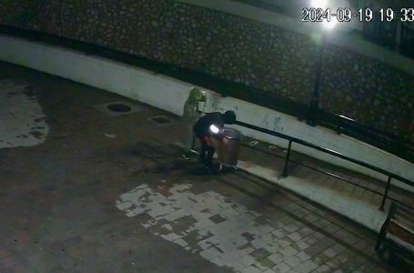 Vazhdojnë dëmtimet e shportave dhe ulëseve në lumin Krena, shihen fëmijë duke i hedhur në lum