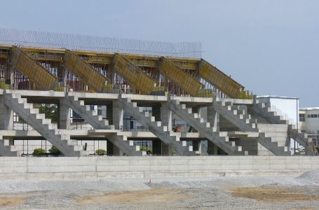 Nënshkruhet kontrata afër 4 milion euro për ndërtimin e tribunës perëndimore në Stadiumin e Qytetit