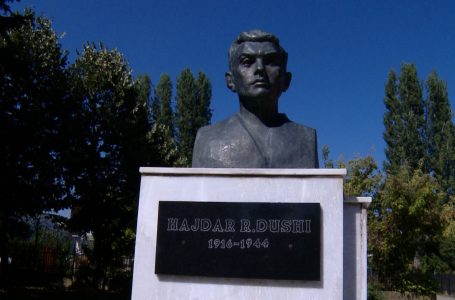 Shkodra nderon heroin Hajdar Dushi në 80-vjetorin e rënies