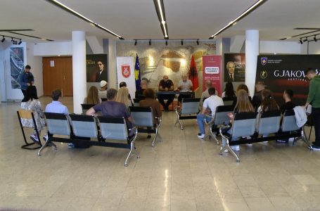 U mbajt konsultim publik me qytetarët për realizimin e dy projekteve