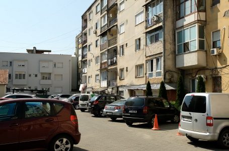 Banorët e rrugës “Mbretëresha Teutë” kërkojnë zgjidhje për problemin e parkimit
