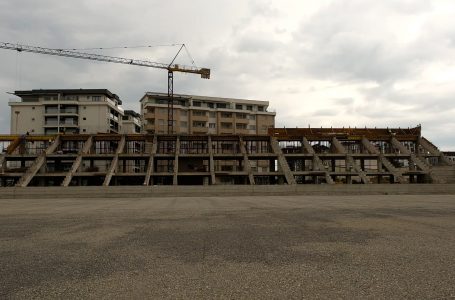 Po vazhdojnë punimet në Stadiumin e Qytetit në Gjakovë