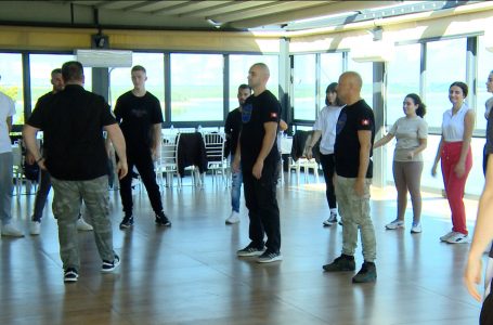 Disa banorë të Gjakovës u trajnuan për vetëmbrojtje