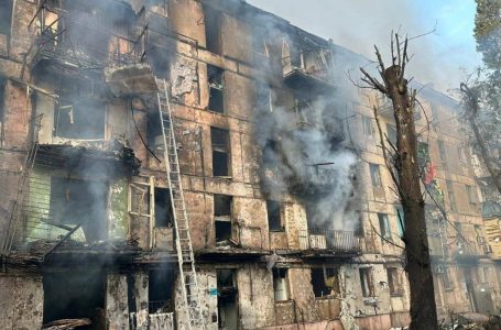 Dhjetëra të vrarë në sulmin rus në objektin arsimor ushtarak në Ukrainën qendrore