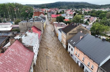 Qyteti polak i kërkohet të evakuohet pasi përmbytjet godasin Evropën qendrore