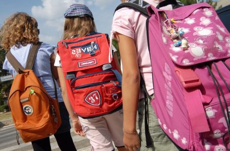 Italia rikthen vendimin për ngeljen e nxënësve