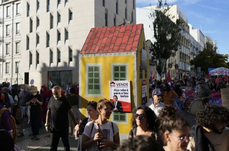 Mijëra njerëz protestojnë në Portugali kundër çmimeve të papërballueshme të shtëpive dhe qirave