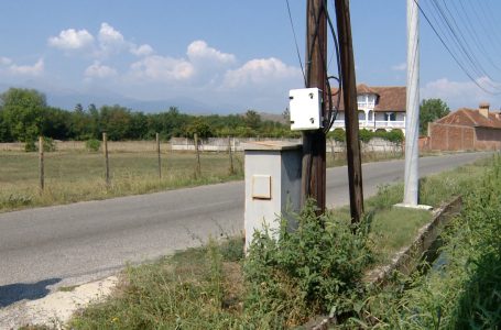 Banorët e fshatit Firajë ankohen për mungesë të ndriçimit publik e kanalizimeve