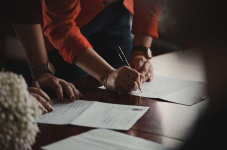 Ndalohen dy persona për falsifikim të dokumenteve