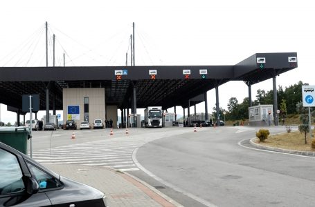 Qytetarët kundërshtojnë veprimet e serbëve në pikat kufitare Kosovë – Serbi