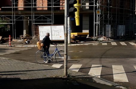 Këmbësorë shumë, jo edhe semaforë që rregullojnë qarkullimin