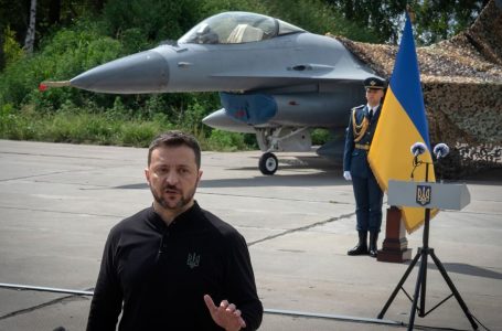 Zelensky shpreson për veprime të shpejta të SHBA-së pasi më shumë depo armësh janë goditur në Rusi
