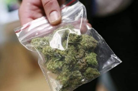 Kapet me 1.5 kg marihuanë në makinë, arrestohet i dyshuari në Gjakovë