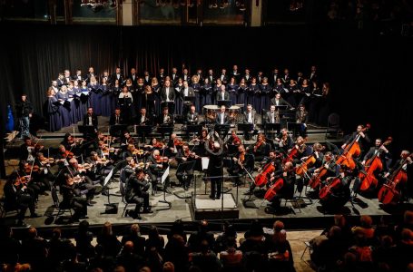 Orkestra e Filharmonisë së Kosovës do të sjellë vepra nga kompozitori Philip Glass