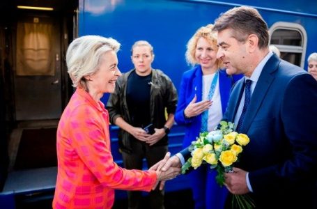 Von der Leyen mbërrin në Kiev duke i premtuar Ukrainës fonde të energjisë elektrike për dimër