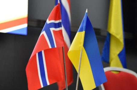 ​Norvegjia do të ndaj 53 milionë dollarë për dronët dhe mbrojtjen ajrore për Ukrainën