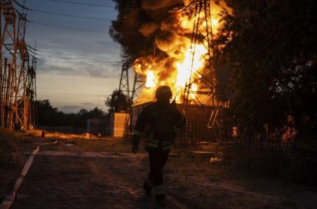 “Gjithçka ishte në zjarr”, dëshmitarët përshkruajnë sulmin vdekjeprurës rus në Lviv