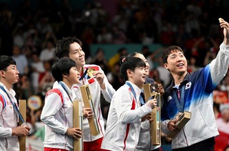 Bënë ‘seflie’ me sportistët e Koresë së Jugut, lojtarët e pingpongut të Koresë së Veriut rrezikojnë ndëshkimin
