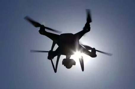 Dronët ukrainas godasin një depo të madhe ushtarake në një qytet rus
