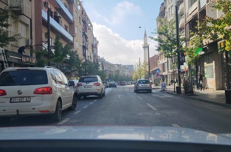 Vazhdon ndalimi i veturave në rrugën “Nënë Tereza”, policia për nëntë muaj shqiptoi dy mijë gjoba