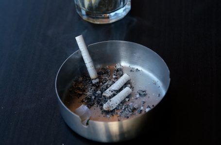 Sa po respektohet ligji për mospirjen e duhanit në ambiente të mbyllura?