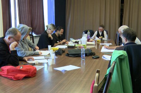 Më 14 dhjetor pritet të vihet në skenë shfaqja “Bëje ose vdis” me regji të Blerta Neziraj